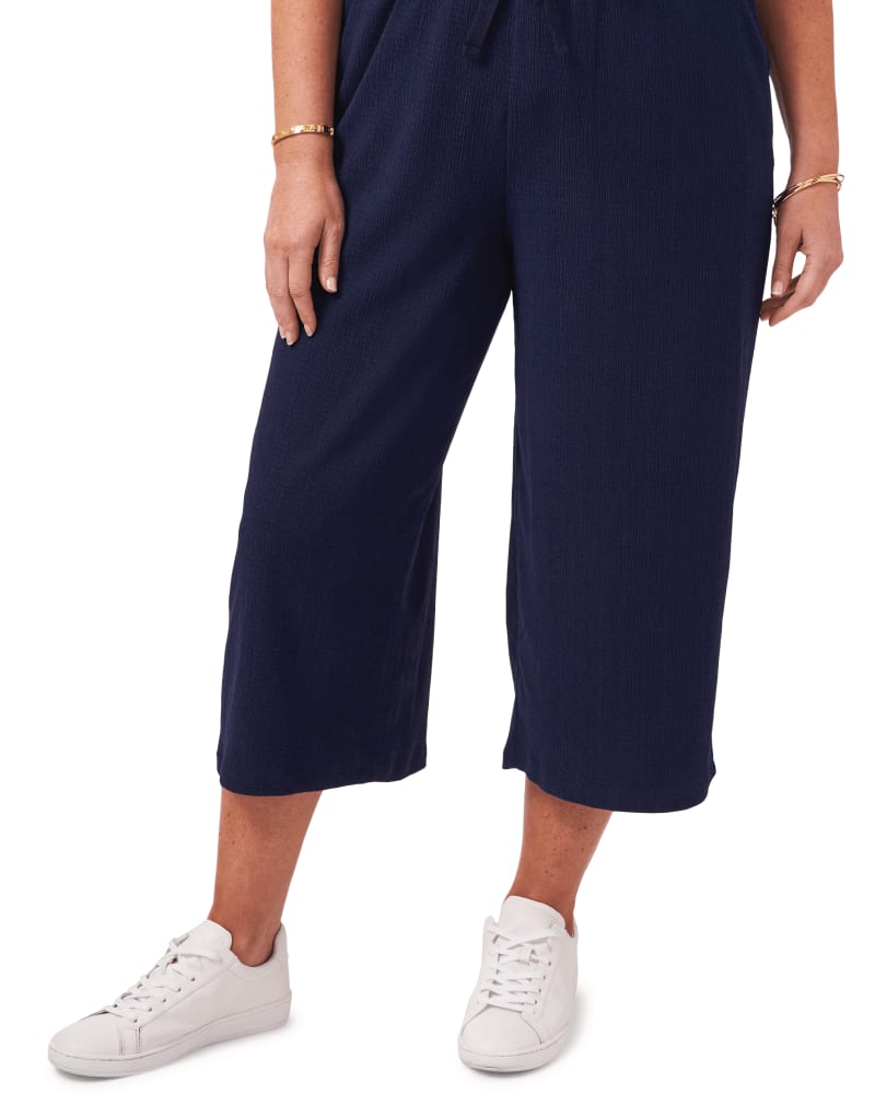 Front of a model wearing a size 0X Lina Cropped Pant in TWILIGHT NAVY by 1.State. | dia_product_style_image_id:262407